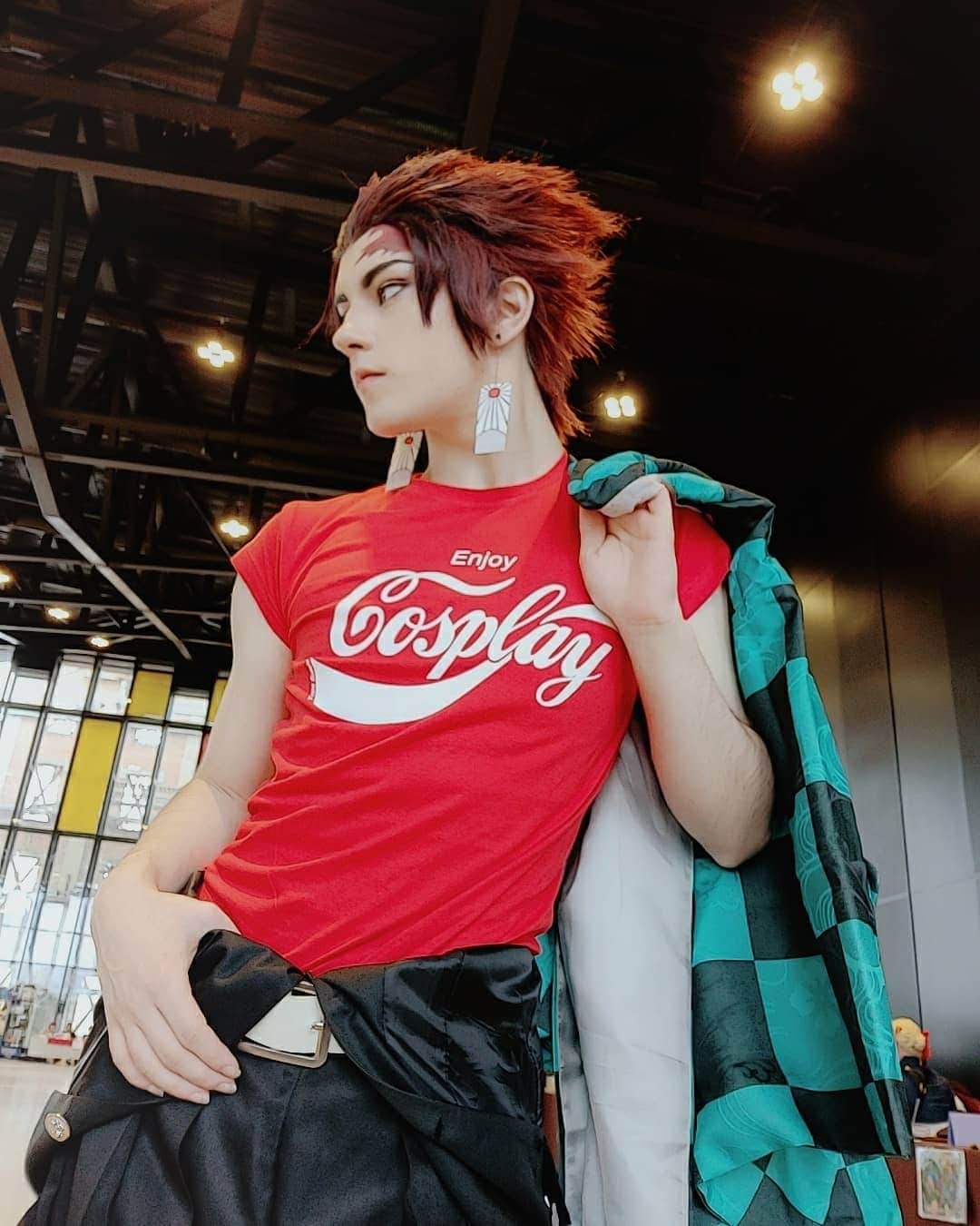 Geheさんのインスタグラム写真 - (GeheInstagram)「tanjirou says enjoy cosplay  (Shirt is by @topesuteki!!!)」12月9日 1時27分 - geheichou