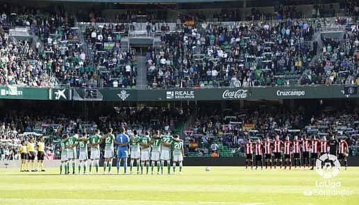 ジョエル・ロブレスさんのインスタグラム写真 - (ジョエル・ロブレスInstagram)「3 puntos que saben a gloria 😀 #betisathleticdebilbao #laliga #seguimossumando 💚」12月9日 1時36分 - joelrb1