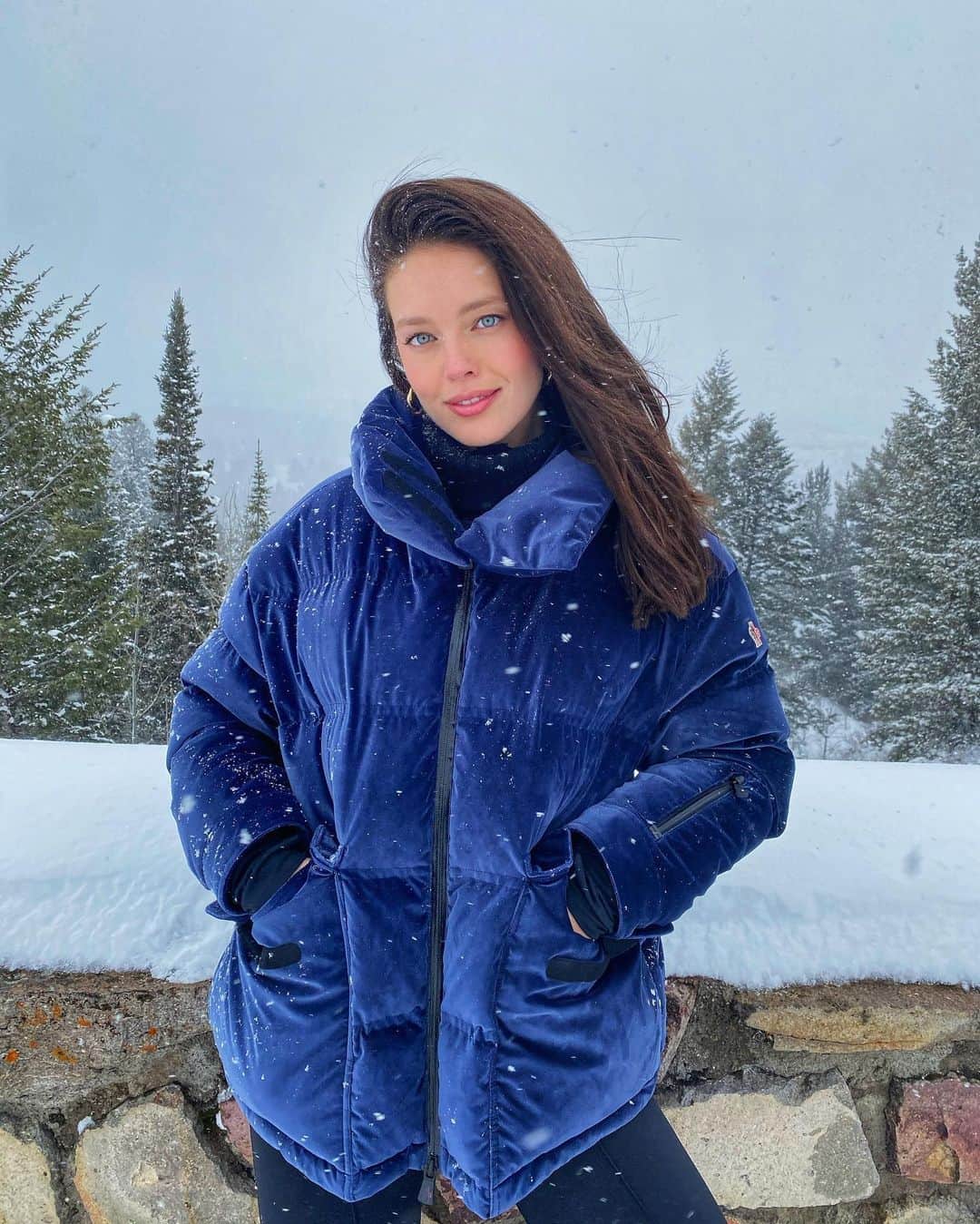 のインスタグラム：「A blue velvet bubble of warmth ❄️💙 @netaporter #jetaporter Swipe right for winter prom pose @christinalynnuribe」