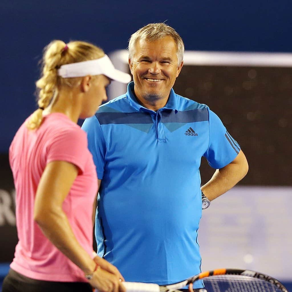 CarolineWozniackiさんのインスタグラム写真 - (CarolineWozniackiInstagram)「Enjoying these moments on court with my dad! Lots of great memories throughout my career! ❤️ Swipe right! #bestcoach #bestdad」12月9日 2時00分 - carowozniacki