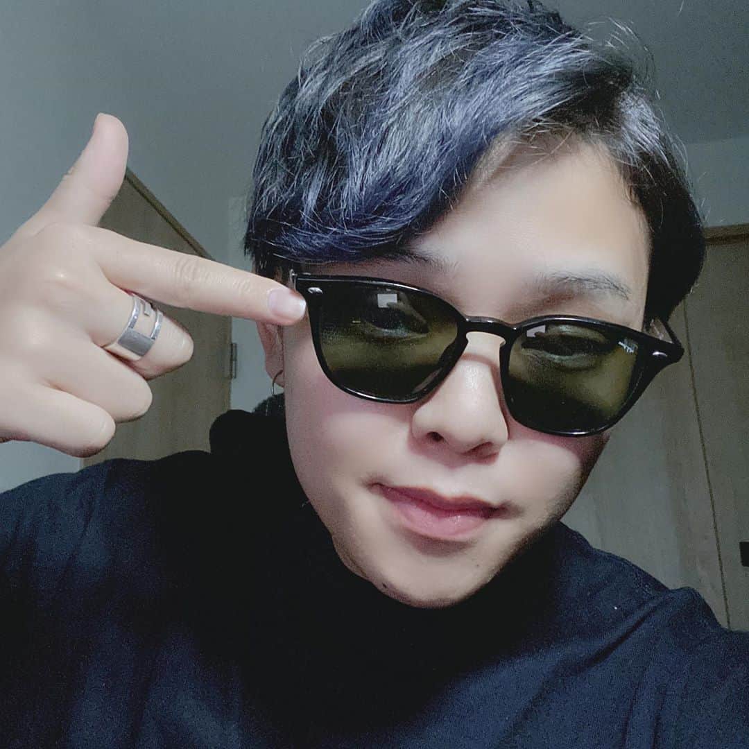 ワタルのインスタグラム：「レイバンはメルカリで買うと安い😂😂😂」