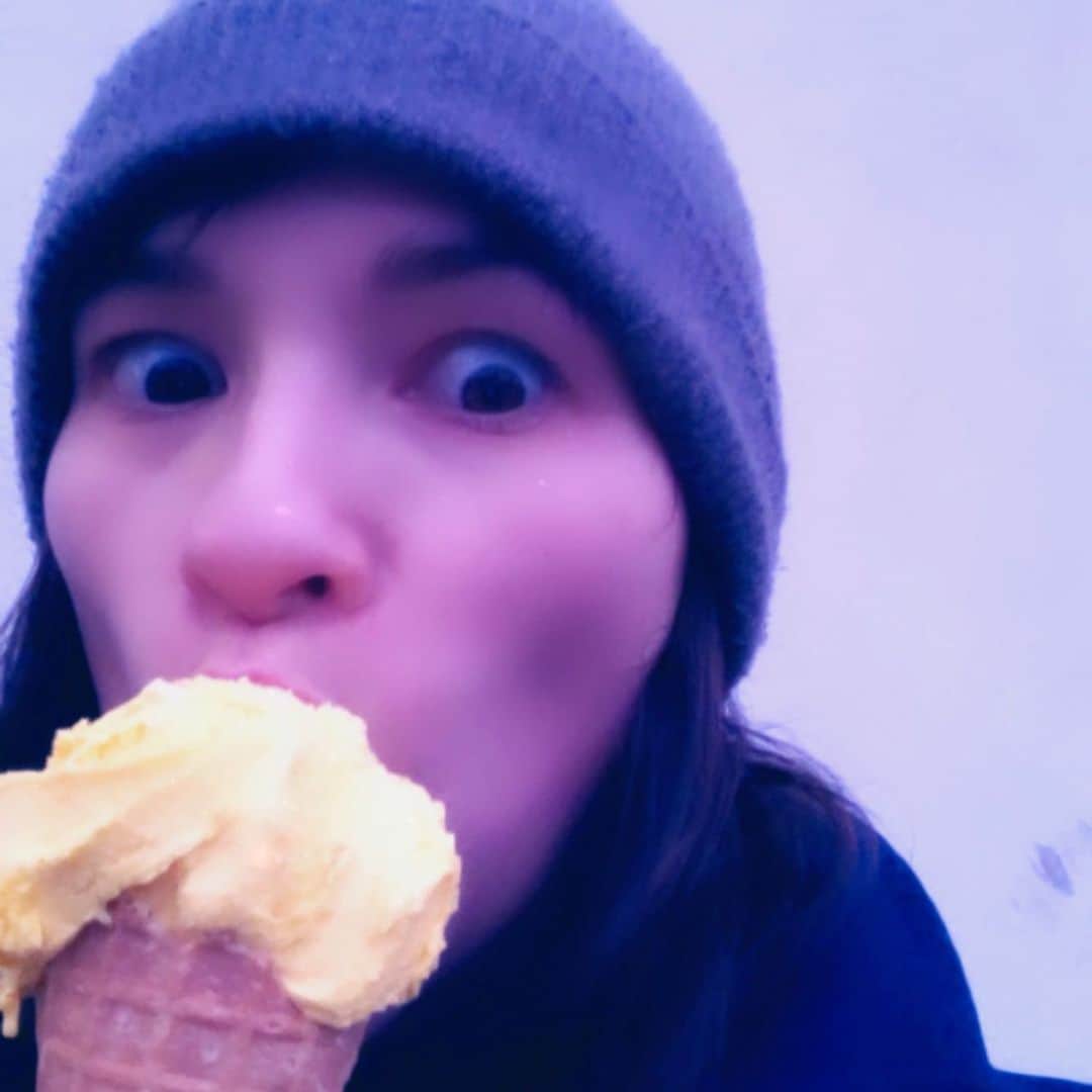 レイチェル・クーさんのインスタグラム写真 - (レイチェル・クーInstagram)「Despite the almost zero degree weather I headed to the ice cream parlour for a very Swedish seasonal flavoured ice cream, saffron (spot the brightly coloured strands). 🍦Would you eat ice cream no matter the weather? ❄️☃️🌨 . . . . . . . . . . . . . . #rachelkhoo #stockholm #saffron #icecream #winter #swedish #visitstockholm」12月9日 2時50分 - rachelkhooks