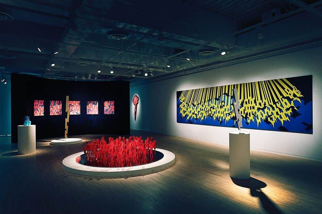 ノリタカタテハナのインスタグラム：「【 CURRENT 】TOKYO | SOLO EXHIBITION﻿ “IT'S ALWAYS THE OTHERS WHO DIE”﻿ POLA MUSEUM ANNEX﻿ November 22 − December 22, 2019﻿ ﻿ POLA Ginza Bldg. 3F, 1-7-7 Ginza Chuo-ku Tokyo, JAPAN﻿ po-holdings.co.jp/m-annex﻿ ﻿ ©︎2019 NT K.K.﻿ Courtesy of KOSAKU KANECHIKA﻿ Photo by @gionstudio﻿ ﻿ #NoritakaTatehana﻿ #HeellessShoes﻿ #PolaMuseumAnnex﻿ #Sculpture﻿ #Painting﻿」
