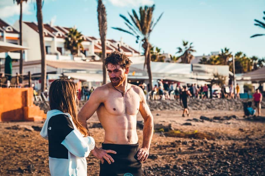 マチルド・ベセーラさんのインスタグラム写真 - (マチルド・ベセーラInstagram)「Surfinnn’ time 🏄‍♀️!!! Génial de découvrir de nouvelles sensations 🌊 même si j’ai passé plus de temps sous la vague que sur la vague 😅 Encore un moment privilégié au #tnfathletesummit 🤩⁣ ⁣ Surfinnn’ time 🏄‍♀️!!! So great to discover new sensations 🌊 even if I spent way more time under than over the wave 😅 ⁣ Again an amazing moment shared with @thenorthface team at #tnfathletesummit 🤩⁣ ⁣ 📸 @mathis_dumas | @tomstephensfilm⁣ ⁣ 🙏🏻🏄🏼 @lasurfcamp | @lewisurfer ⁣ #thenorthface #surfing #tenerife #athletes #sharing #outdoorsports #naturelovers #ocean #waves #bliss #landscape #naturebeauty #canaryislands #outdoors #outdoorlife #surfphotography #enjoylife #travellife #sun #happylife #adventuresports #neverstopexploring #climbing_worldwide」12月9日 4時45分 - mathildebecerra