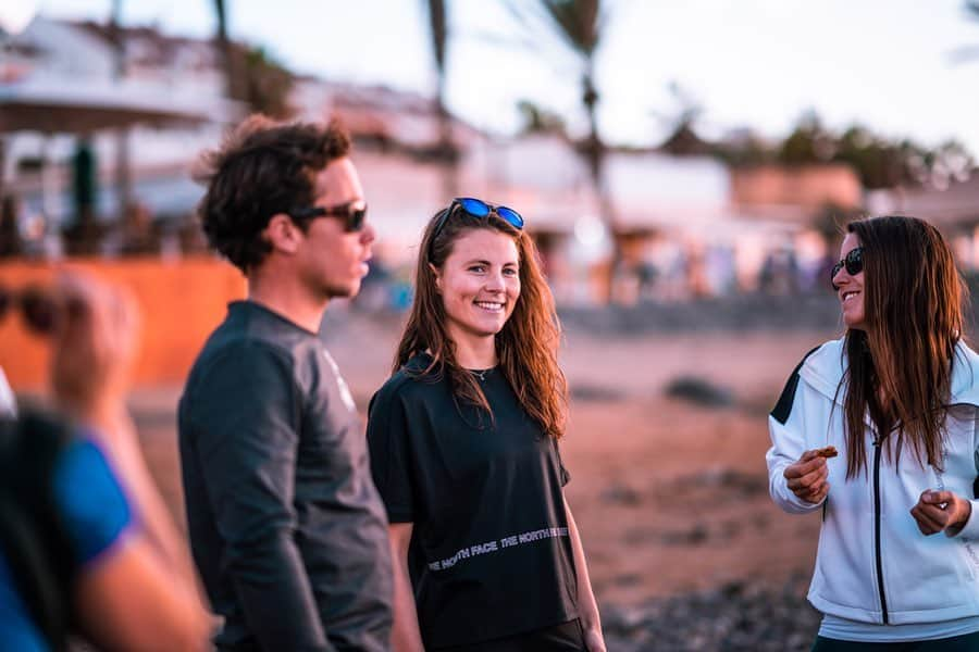 マチルド・ベセーラさんのインスタグラム写真 - (マチルド・ベセーラInstagram)「Surfinnn’ time 🏄‍♀️!!! Génial de découvrir de nouvelles sensations 🌊 même si j’ai passé plus de temps sous la vague que sur la vague 😅 Encore un moment privilégié au #tnfathletesummit 🤩⁣ ⁣ Surfinnn’ time 🏄‍♀️!!! So great to discover new sensations 🌊 even if I spent way more time under than over the wave 😅 ⁣ Again an amazing moment shared with @thenorthface team at #tnfathletesummit 🤩⁣ ⁣ 📸 @mathis_dumas | @tomstephensfilm⁣ ⁣ 🙏🏻🏄🏼 @lasurfcamp | @lewisurfer ⁣ #thenorthface #surfing #tenerife #athletes #sharing #outdoorsports #naturelovers #ocean #waves #bliss #landscape #naturebeauty #canaryislands #outdoors #outdoorlife #surfphotography #enjoylife #travellife #sun #happylife #adventuresports #neverstopexploring #climbing_worldwide」12月9日 4時45分 - mathildebecerra