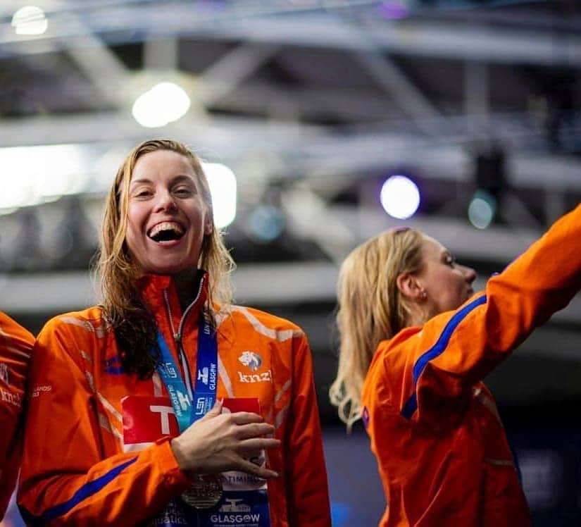 フェムケ・ヘームスケルクのインスタグラム：「Thank you Glasgow! I'm happy and proud to walk away with 4 medals 🥇 🥈 🥉 🥉on my last European sc championships! Thanks for all the support, it always means alot ❤️🙏 . . . #TeamNL #Euroswim2019 #Glasgow 📸 : @jokleindl」