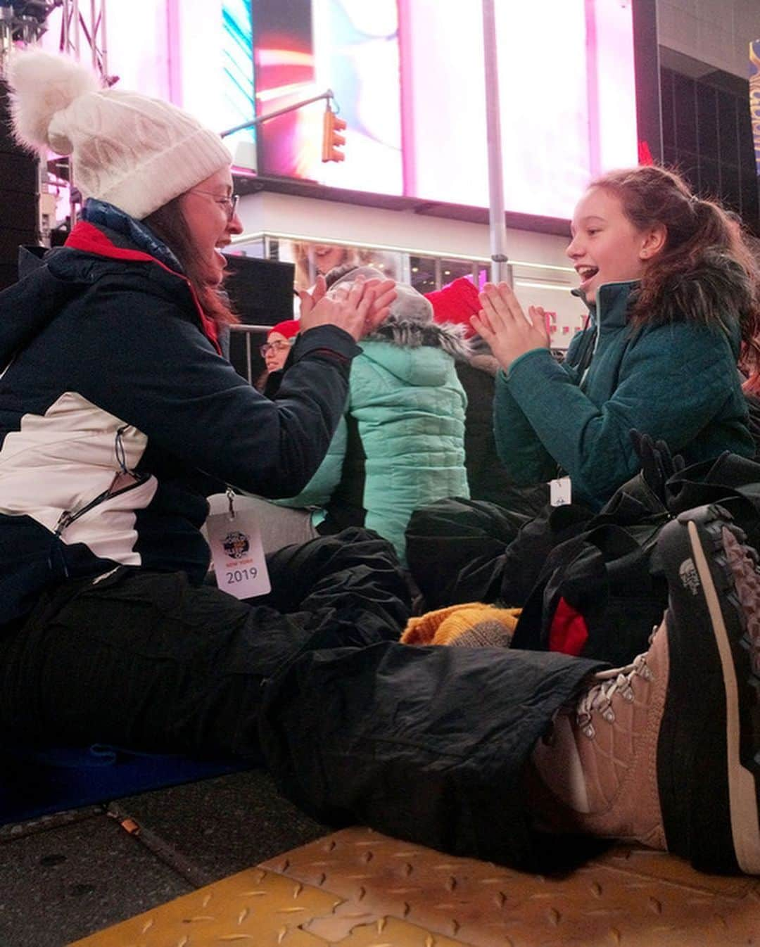 ウィル・スミスさんのインスタグラム写真 - (ウィル・スミスInstagram)「I had the honor and privilege of speaking at an incredible event called the @worldsbigsleepout in Times Square last night. ⁣ After some quick remarks, I rapped the theme song to the Fresh Prince of Bel Air for some awesome folks who were getting ready to grab their sleeping bags and go to sleep right there, out in the open, in the freezing New York night. ⁣ ⁣ For those of you who don’t know, the event was started by an incredible dude named Josh Littlejohn as a way to end global homelessness through fundraising and awareness. ⁣ ⁣ The World’s Big Sleepout took place last night, but there’s actually a way you can still help - if you’re in NYC or California, you can head to your local @walgreens store and donate a holiday dinner for a homeless child. That’s huge. ⁣ ⁣ Okay - I need some warm tea. PEACE!」12月9日 5時26分 - willsmith