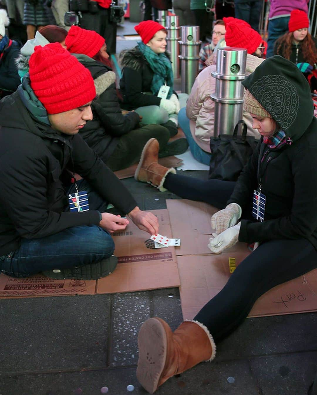 ウィル・スミスさんのインスタグラム写真 - (ウィル・スミスInstagram)「I had the honor and privilege of speaking at an incredible event called the @worldsbigsleepout in Times Square last night. ⁣ After some quick remarks, I rapped the theme song to the Fresh Prince of Bel Air for some awesome folks who were getting ready to grab their sleeping bags and go to sleep right there, out in the open, in the freezing New York night. ⁣ ⁣ For those of you who don’t know, the event was started by an incredible dude named Josh Littlejohn as a way to end global homelessness through fundraising and awareness. ⁣ ⁣ The World’s Big Sleepout took place last night, but there’s actually a way you can still help - if you’re in NYC or California, you can head to your local @walgreens store and donate a holiday dinner for a homeless child. That’s huge. ⁣ ⁣ Okay - I need some warm tea. PEACE!」12月9日 5時26分 - willsmith