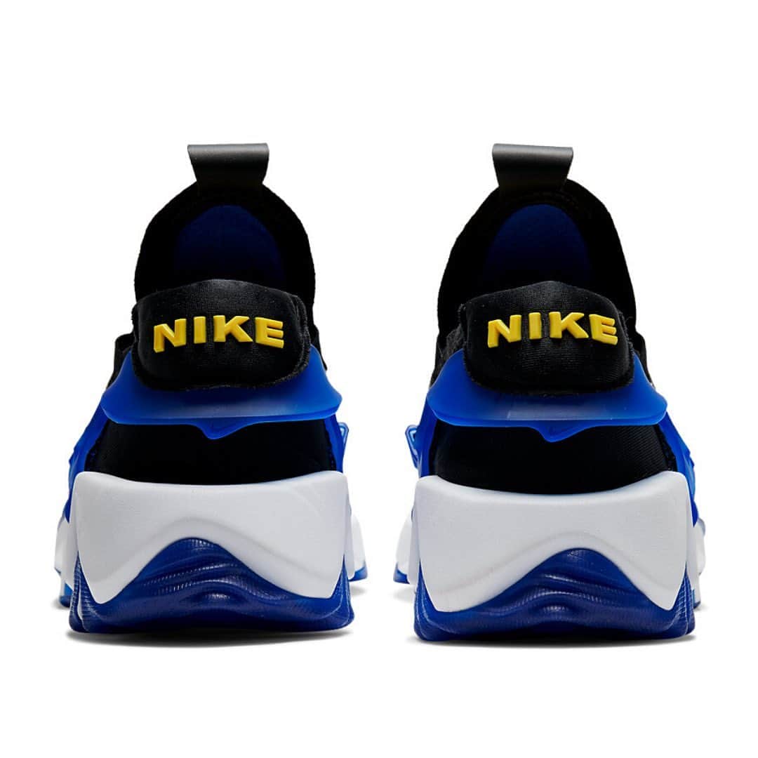 HYPEBEASTさんのインスタグラム写真 - (HYPEBEASTInstagram)「@hypebeastkicks: The @nike Adapt Huarache is getting a "Racer Blue" makeover. The shoe is one of two mass-market silhouettes that use electric lacing technology. This particular model utilizes the tech through a combination of thin fabric cords secured on blue plastic overlays and a motor that is housed in the midsole. The system is controlled via an app, making for a fit that can easily be adjusted on the go. Find the Adapt Huarache “Racer Blue” December 12 on Nike SNKRS for $350 USD.⁠⠀ Photo: Nike」12月9日 5時29分 - hypebeast