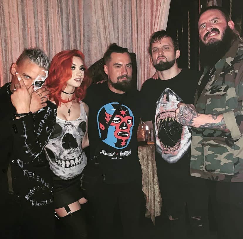 マーティ・スカルのインスタグラム：「Villain club?  #villain ☔️」