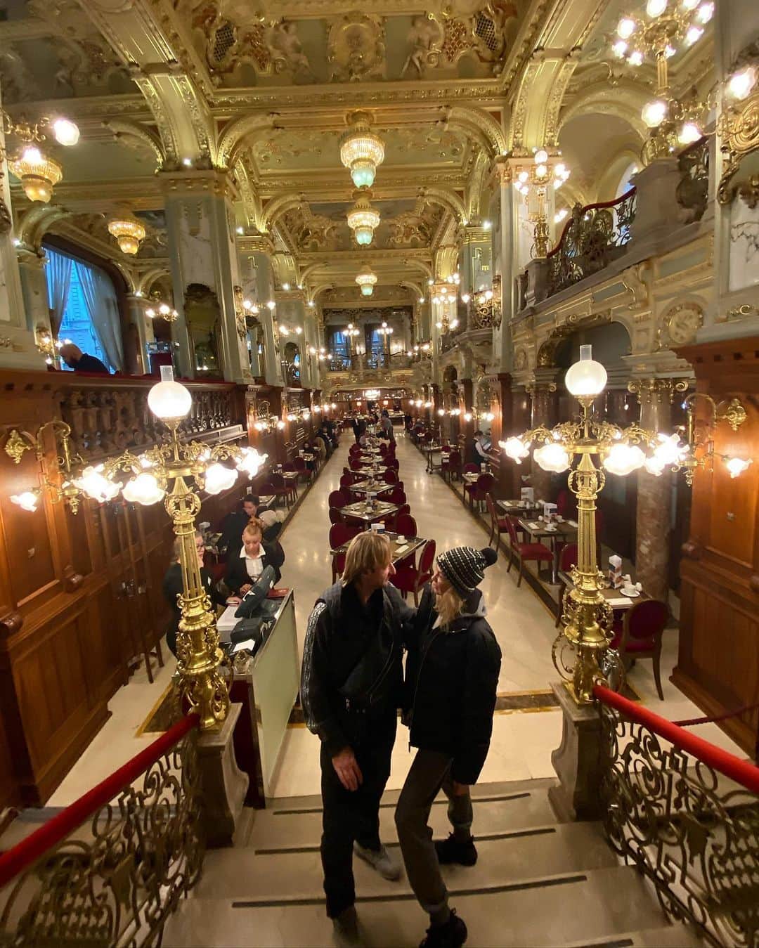 エフゲニー・プルシェンコさんのインスタグラム写真 - (エフゲニー・プルシェンコInstagram)「Остановились и позавтракали  в самом красивом кафе мира,который охраняется ЮНЕСКО It was very special to stay at New York Palace Budapest @newyorkpalaceda !」12月9日 16時35分 - plushenkoofficial