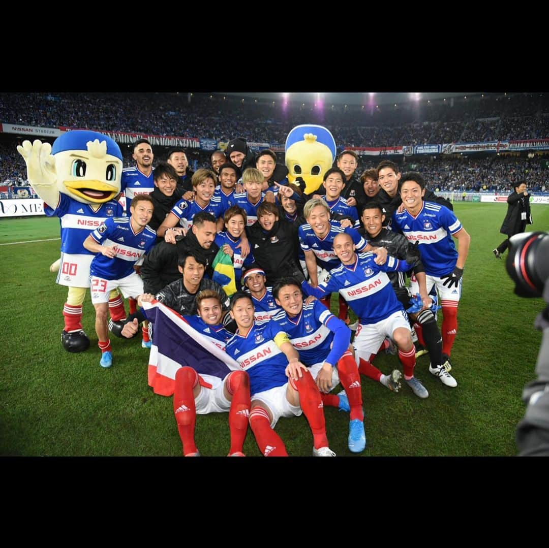 広瀬陸斗さんのインスタグラム写真 - (広瀬陸斗Instagram)「. . J1 LEAGUE CHAMPION🏆 横浜F・マリノス🇫🇷 . マリノスに関わる全ての方々、1年間本当にありがとうございました！ #夢が叶った #横浜にシャーレきた #共に強いマリノスを #すべてはマリノスのために #18 #fmarinos」12月9日 15時03分 - rikutohirose_official