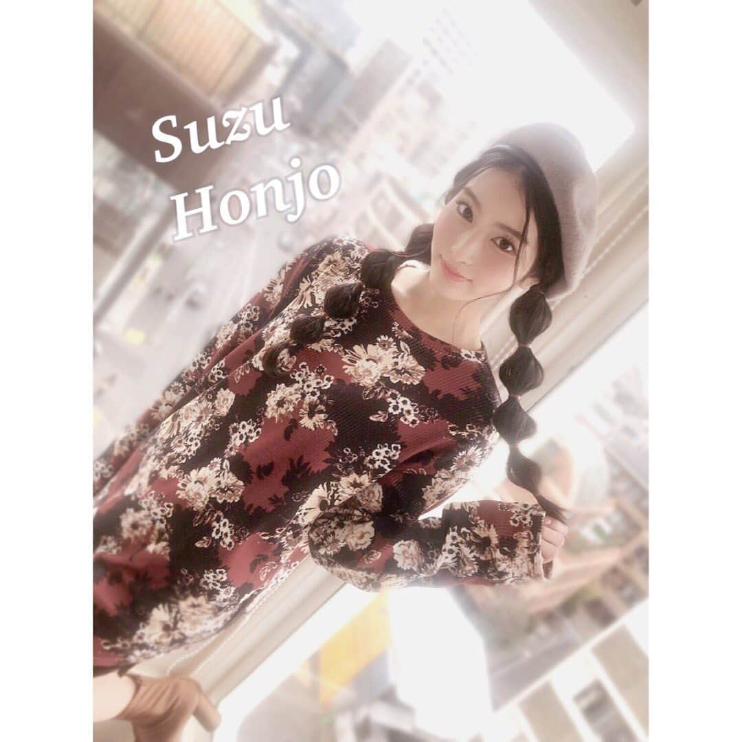 C-more ENTERTAINMENT【スタッフ】のインスタグラム：「#本庄鈴 ちゃん @honjo_suzu のファッション誌の1ページ…のようなお写真がマネさんより届きました✨✨﻿ ﻿ ご本人様曰く #玉ねぎヘアー かわゆい⤴︎⤴﻿ ﻿ AVのお仕事に興味を持ってくれる女子達からもよく聞こえてくるワードですが…﻿ ﻿ #AV女優そこら辺の芸能人より可愛い説﻿ ﻿ AVを見るきっかけが﻿ ﻿ 「無作為の『可愛い娘検索』で見かけた女の子がAV女優さんで…」﻿ ﻿ という方結構多い…﻿ ﻿ #女子がいきいきできる職場 #AV女優求人 #AV女優募集 #AV女優 #モデル募集 #セクシーモデル #セクシータレント #AVプロダクション #cmore_ent﻿ ﻿」