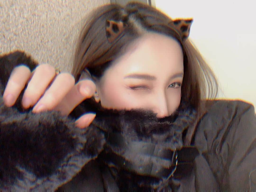 のインスタグラム：「🖤 雑誌の取材と 撮影してきました🥰✨ . .  昨日のオフ会でプレゼントしてくれた アウターがお気に入り☺️ . . .  #japanesegirl #萌 #自拍 #模特 #粉我 #tbt #swag #动漫 #扎心了#맞팔 #东京 #몸스타그램 #เซ็กซี่ #น่ารัก #น่ารักจัง #ประเทศญี่ปุ่น #คอสเพลย์ #Comel #Awekcun #インスタグラビア #Instagravure #cosplay #JapaneseGirl #pinupGirl #bajutidurseksi」
