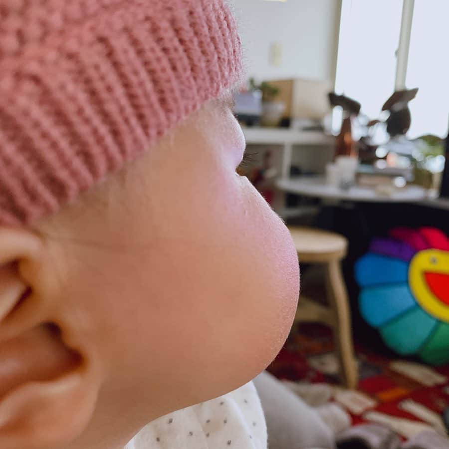 小濱なつきのインスタグラム：「この角度がたまらないんだ。 まるでクレヨンしんちゃん😶🧡 #babygirl #クレヨンしんちゃん」