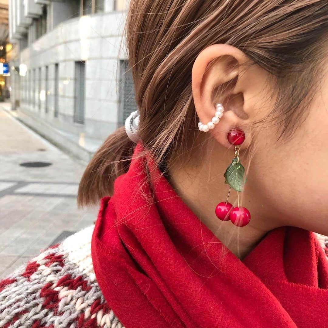 のインスタグラム：「. 🍒【 BEAMS BOY 】🍒 . recommend sale item🤍 . earring item no：1342-3574 . @beams_kobe ☎️078-335-2720 #beams#bprbeams#beamsplus#beamsboy#raybeams#beamst#earring#pierce#accessory#womensfashion#womensstyle#instafashion#instagood#outfit#outfitoftheday#fashion#ootd#beamskobe#kobe#japan#ビームス#レイビームス#ビームスボーイ#イヤリング#イヤーカフ#クリスマス」