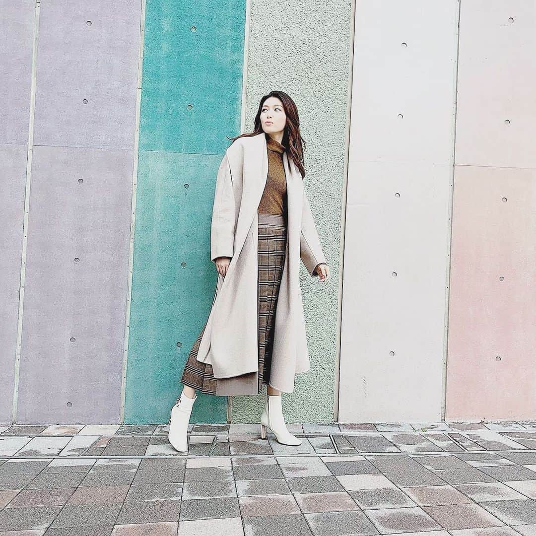 櫻井麻美さんのインスタグラム写真 - (櫻井麻美Instagram)「寒くなってきましたね❄️ 冷えると体調崩しやすいので寒いのは苦手です😵 暖かコーデで冬を乗り切ろう💨 ・ #ootd  #outfit #adeam #pleatedskirt」12月9日 16時06分 - mamiosakurai