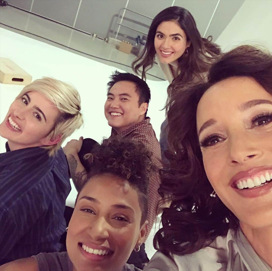 ジェニファー・ビールスさんのインスタグラム写真 - (ジェニファー・ビールスInstagram)「I cannot wait for you to meet the newest characters of #thelword as played by these beautiful, brave actors! They literally make my heart sing. There are no “OGs” or “newbies” there is only the ensemble cast of #thelwordgenerationq Please give them a warm welcome!」12月9日 7時26分 - thejenniferbeals