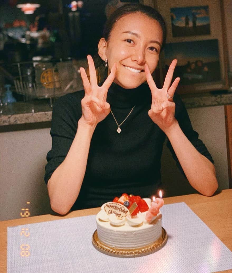 大出千尋のインスタグラム：「. 12月8日、33歳になりました🎂🎂 . 生んでくれた両親、支えてくれている皆さんに感謝をする日でもあります✨ いつもありがとうございます❤️ . #mybirthday#33」