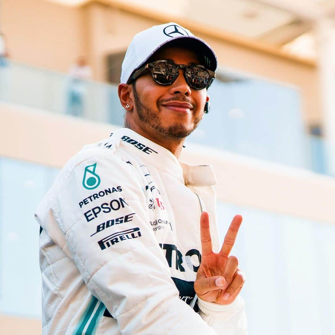 MERCEDES AMG PETRONASさんのインスタグラム写真 - (MERCEDES AMG PETRONASInstagram)「Lewis Hamilton, your International Racing Driver of the Year 🏆  The F1 W10 EQ Power+, your Racing Car of the Year 🏆  #AutosportAwards • • #MercedesAMGF1 #Mercedes #F1 #Autosport #Awards #PETRONASmotorsport」12月9日 7時59分 - mercedesamgf1