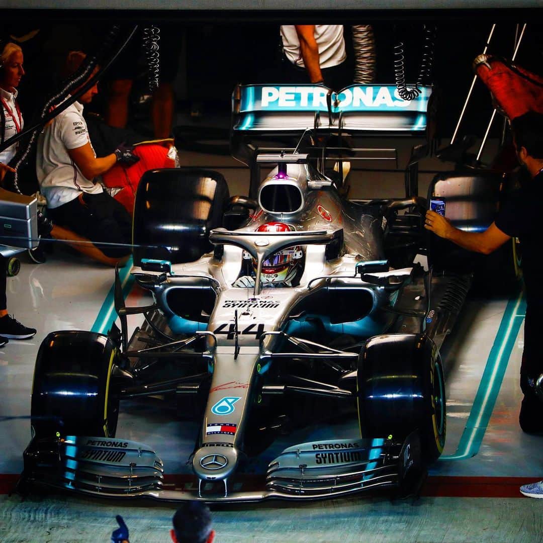 MERCEDES AMG PETRONASさんのインスタグラム写真 - (MERCEDES AMG PETRONASInstagram)「Lewis Hamilton, your International Racing Driver of the Year 🏆  The F1 W10 EQ Power+, your Racing Car of the Year 🏆  #AutosportAwards • • #MercedesAMGF1 #Mercedes #F1 #Autosport #Awards #PETRONASmotorsport」12月9日 7時59分 - mercedesamgf1