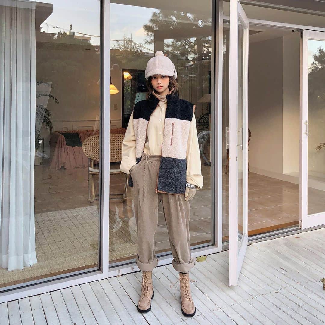 Chuuのインスタグラム：「덤블 베스트 점퍼로 따듯함 레이어드하기✨#chuuseoul」