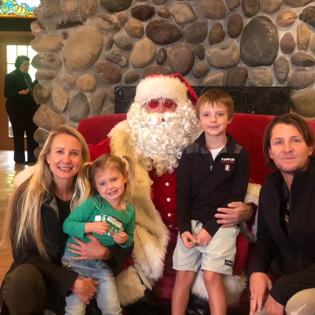 トニー・アゼベドのインスタグラム：「And the Xmas festivities begin!」