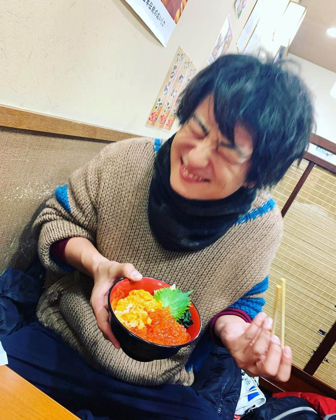 上地雄輔さんのインスタグラム写真 - (上地雄輔Instagram)「月曜から朝礼頑張ってね👨‍🏫 #部屋訪問#北海道#小樽#🏂#白い恋人#ジンギスカン#海鮮#🎤#🎅#遊助 #高校時代 #のり#柔道部#千葉県#1位 #ゴー#柔道部#東京都#3位 #上地雄輔#野球部#全国的#バカ#やかましわ🤓」12月9日 9時24分 - usk_kmj