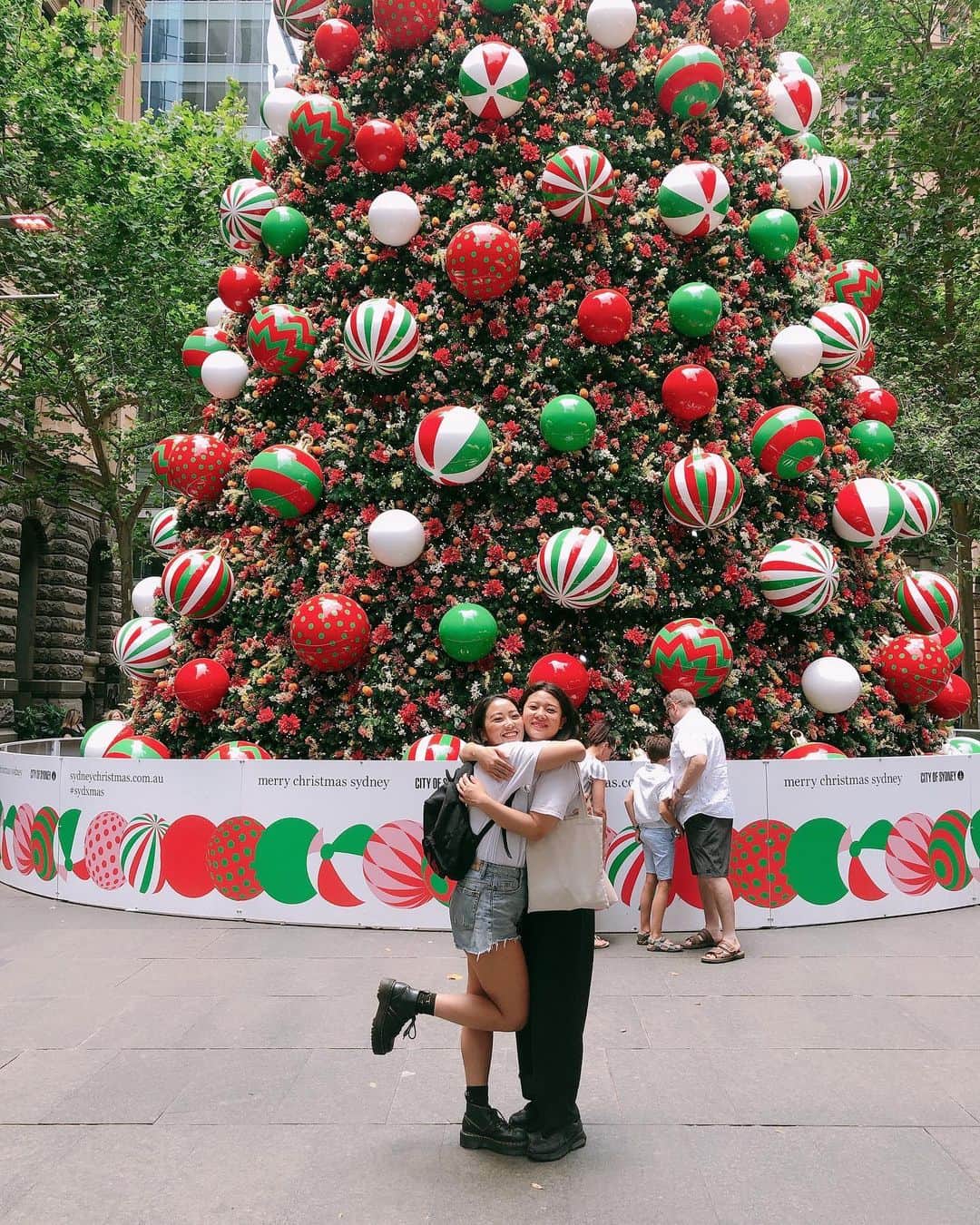 小野美公さんのインスタグラム写真 - (小野美公Instagram)「クリスマスって感じ💓😳 メアリーとツリーとあたし🎄💓 #martinplace  #Sydney #シドニー　#クリスマスツリー🎄」12月9日 9時35分 - mikuhead