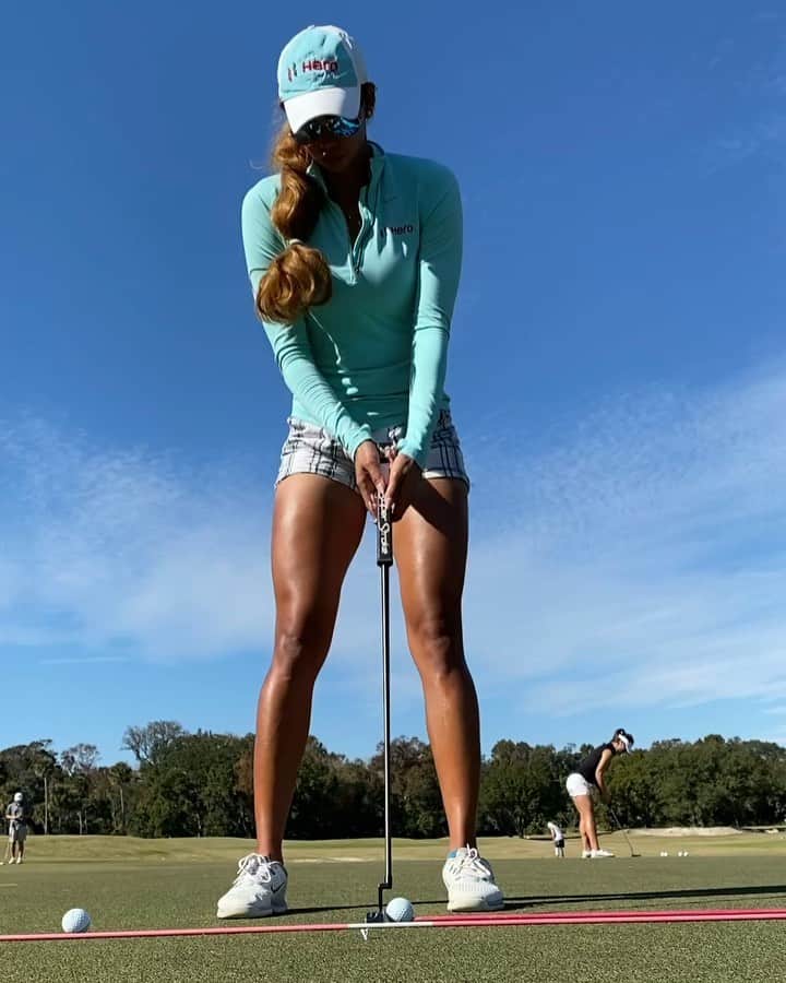 サミラ・ニコレットのインスタグラム：「Never satisfied. Let’s keep elevating.」
