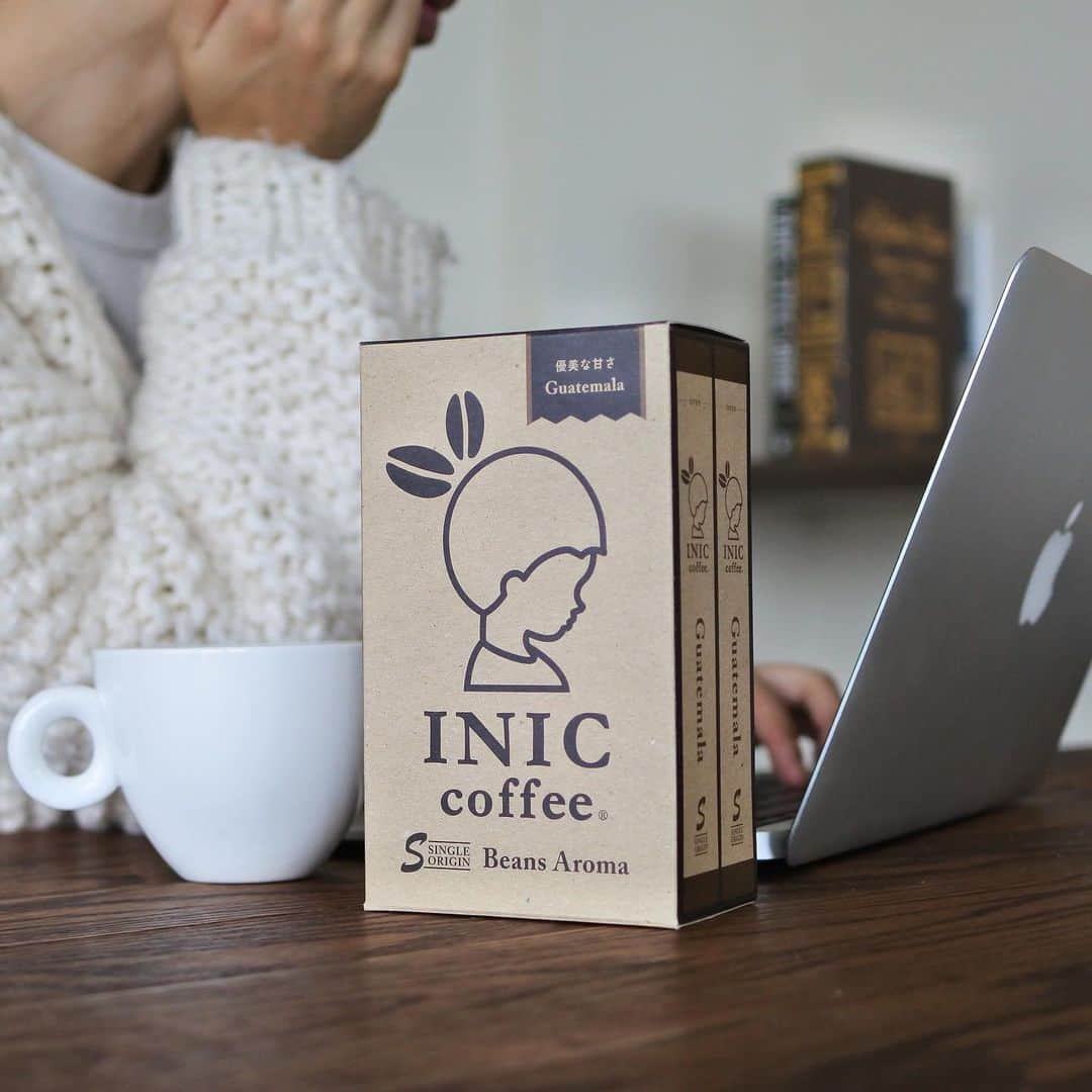 INIC coffeeさんのインスタグラム写真 - (INIC coffeeInstagram)「. 仕事の相棒に、コーヒーは欠かせません。 デスクに置いておくのにオススメなのは30本入りのタイプ。 たっぷり30本入っているので、飲みたいときにさっと手に取れるのがいいところ◎ 美味しいコーヒーを飲みながら、年末の忙しい毎日を乗り切りたいですね。 . ▼INIC coffee Beans Aroma エチオピア スティック／30本 https://www.inic-market.com/fs/inicmarket/204678/4560466075203 #INICcoffee #INIC #coffee #life #iniclife #refresh #イニックコーヒー #イニック #5秒で本格コーヒー #おうちカフェ #丁寧な暮らし #イニックコーヒーのある生活 #おうちカフェ #秋冬 #エチオピア #BeansAroma #年末 #忙しいとき #仕事の相棒」12月9日 9時52分 - iniccoffee