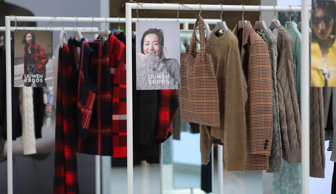 リウ・ウェンさんのインスタグラム写真 - (リウ・ウェンInstagram)「Thank you to everyone who came to support LIU WEN x ERDOS capsule 2 in Shanghai! I am so thankful to have spent the day with you all ❤️❤️」12月9日 9時52分 - liuwenlw