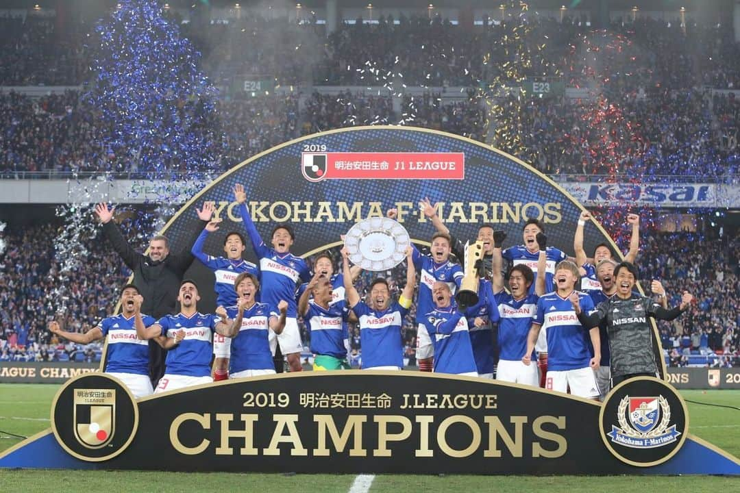 畠中槙之輔さんのインスタグラム写真 - (畠中槙之輔Instagram)「We are the champion🏆🏆🏆 マリノスに関わる全ての人たちが、マリノスのために全てを捧げて勝ち取ったシャーレ！ 最高です！  本当に今シーズン、どんな時も熱い応援ありがとうございました！！ マリノスファミリー最高です！  #すべてはマリノスのために #マリノスファミリー #fmarinos #横浜fマリノス #champion」12月9日 10時01分 - hatanaka_shinnosuke