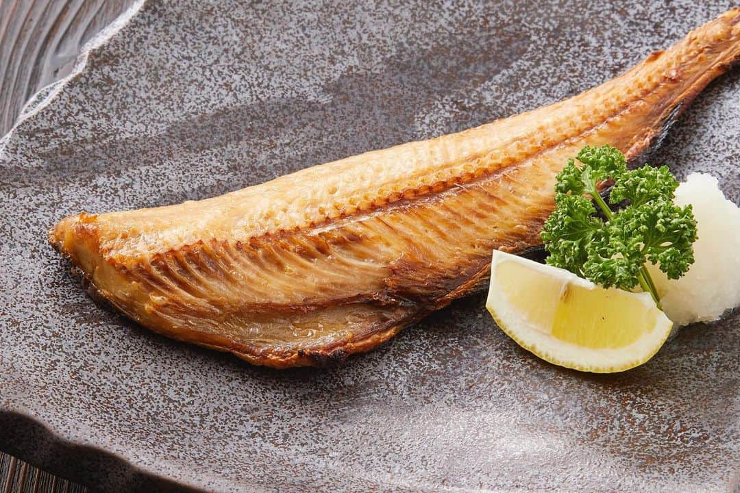 居酒屋やぐらさんのインスタグラム写真 - (居酒屋やぐらInstagram)「. 『居酒屋やぐら』 ～八幡山駅から徒歩3分～ https://tabelog.com/tokyo/A1318/A131809/13200832/ ------------------------------------------------ アットホームな店内は落ち着きと何処か懐かしさを感じるものがあり、まるで自宅でくつろいでいるのと同じような居心地の良さを感じさせます。 ------------------------------------------------ #東京 #八幡山 #居酒屋やぐら #居酒屋 #創作 #宴会 #歓送迎会 #女子会 #酒場 #串焼き #地酒 #酒 #落ち着く空間#food #foodstagram #飲食店 #デート #おいしい #杉並区#刺身 #ビール #美味しい #深夜営業 #焼酎 #お刺身 #お酒#instafood #japan #さしみ #tokyo」12月9日 10時18分 - yagura__official