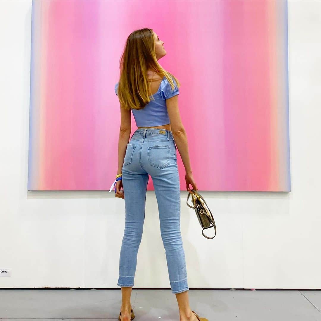 ヴラダ・ロスリャコヴァのインスタグラム：「When I was in Miami and ended up not going to the beach even for a split second.」