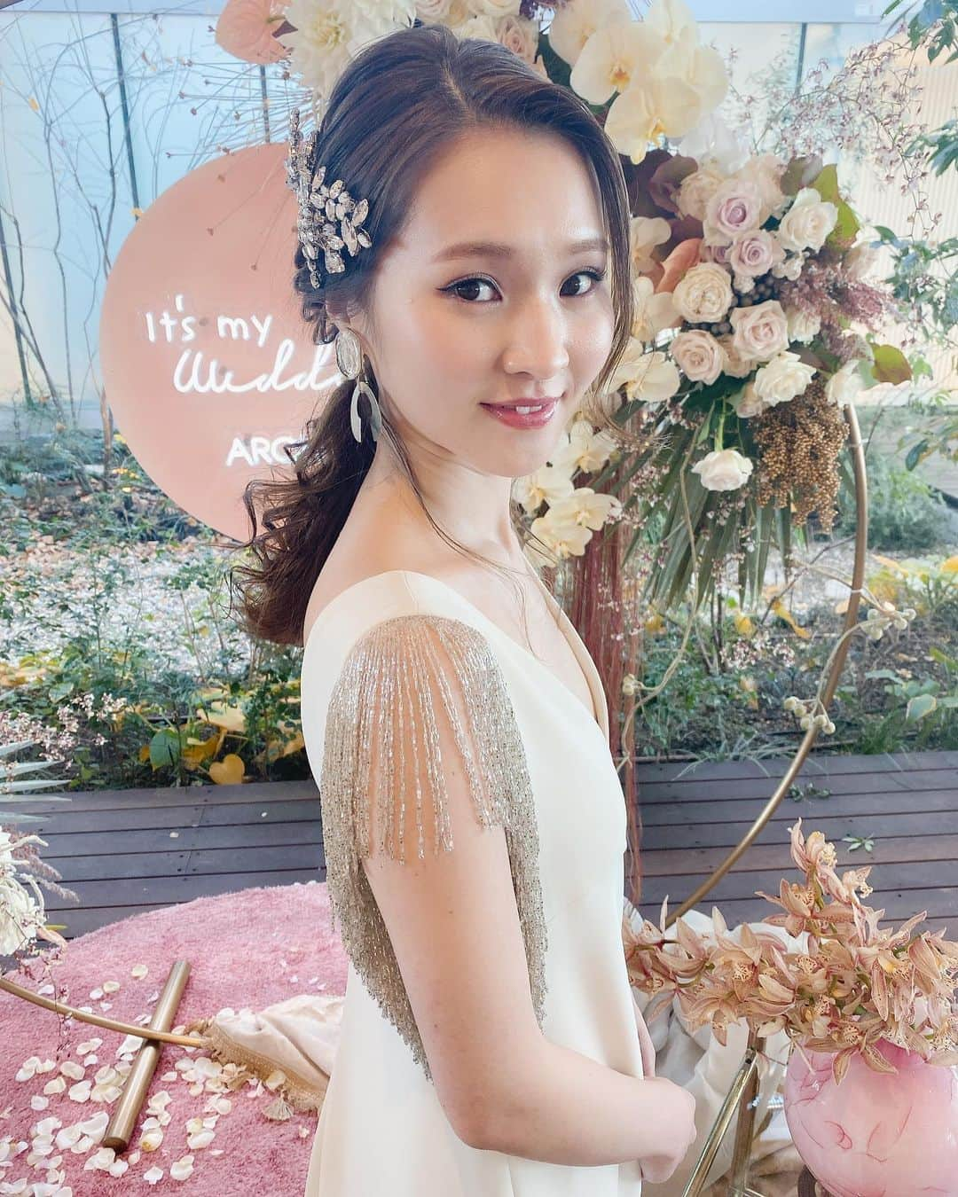 金子真由美さんのインスタグラム写真 - (金子真由美Instagram)「* 昨日は #itsmywedding2019 のイベントにて花嫁ヘアをご紹介させていただきました👰✨ ありがとうございました🧡🧡 * * #かねこアレンジ #archdays #archdays_wedding #archdays花嫁 #アーチデイズ #アーチデイズウェディング #ウェディングイベント #ブライダルイベント #オリジナルウェディング #表参道イベント #東京イベント #イベント情報 #花嫁イベント #イベント #花嫁ワークショップ #トークショー #トークショーイベント #デモンストレーション #かねこウェディング #プレ花嫁 #プレ花嫁ヘア #ヘアメイクリハーサル」12月9日 10時56分 - kanekomayumi12