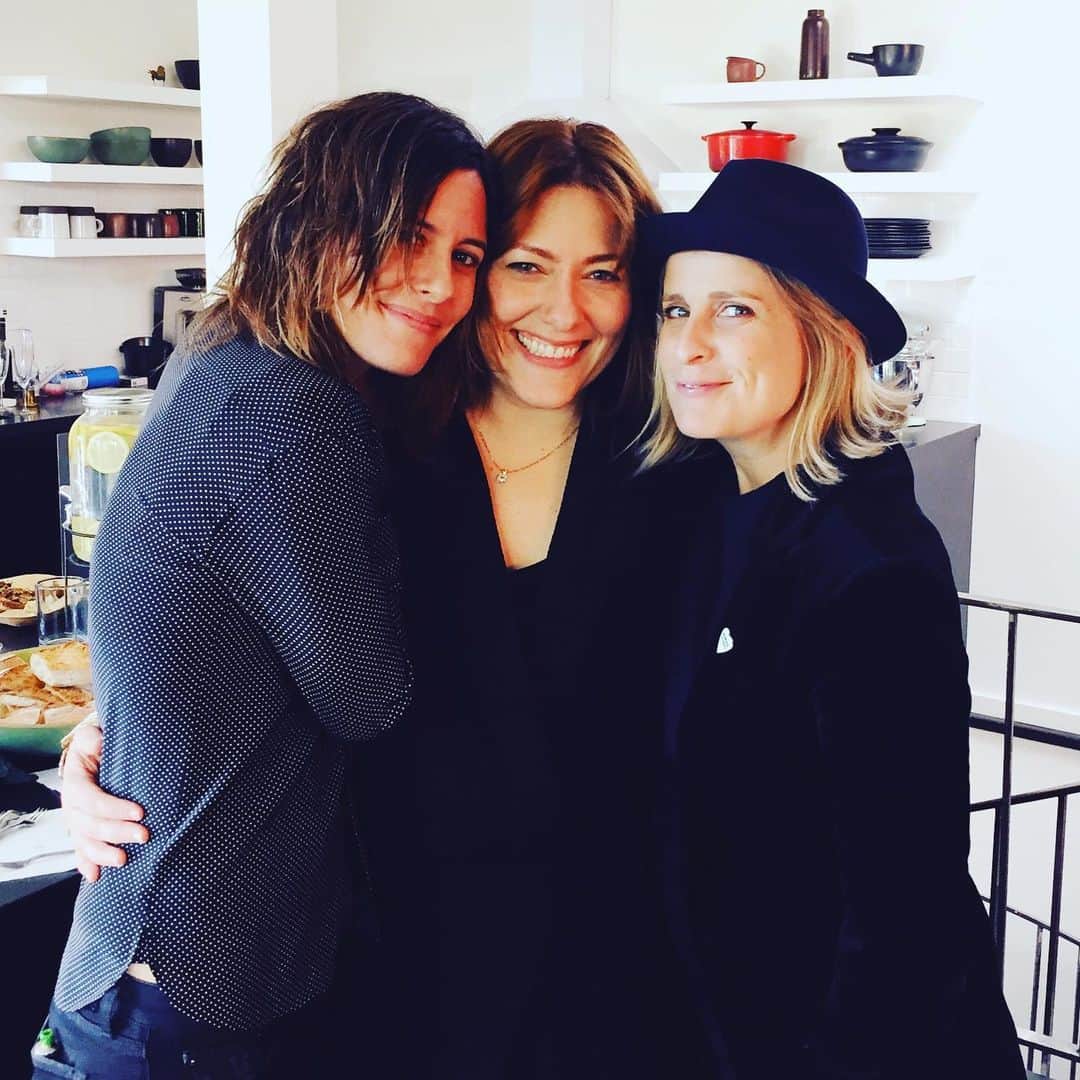 キャサリン・メーニッヒのインスタグラム：「If I say anything clever on Twitter tonight during the L word premiere, it comes from one of them.」