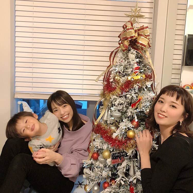 長江愛美さんのインスタグラム写真 - (長江愛美Instagram)「先日の、宝塚同期のゆか＆れなとlaunch女子会🍔🍕🍽 そういえば、同い年team👩🏻👩🏻👩🏻 会うと、元気と癒しをもらえる人たち❤️ #宝塚 #同期 #91 #同い年 #friends #family #仲良し #宝塚歌劇団 #同期は宝物 #いつもありがとう #癒し #穏やか #愛加あゆ #真月咲#宝塚og」12月9日 11時19分 - manamin.512