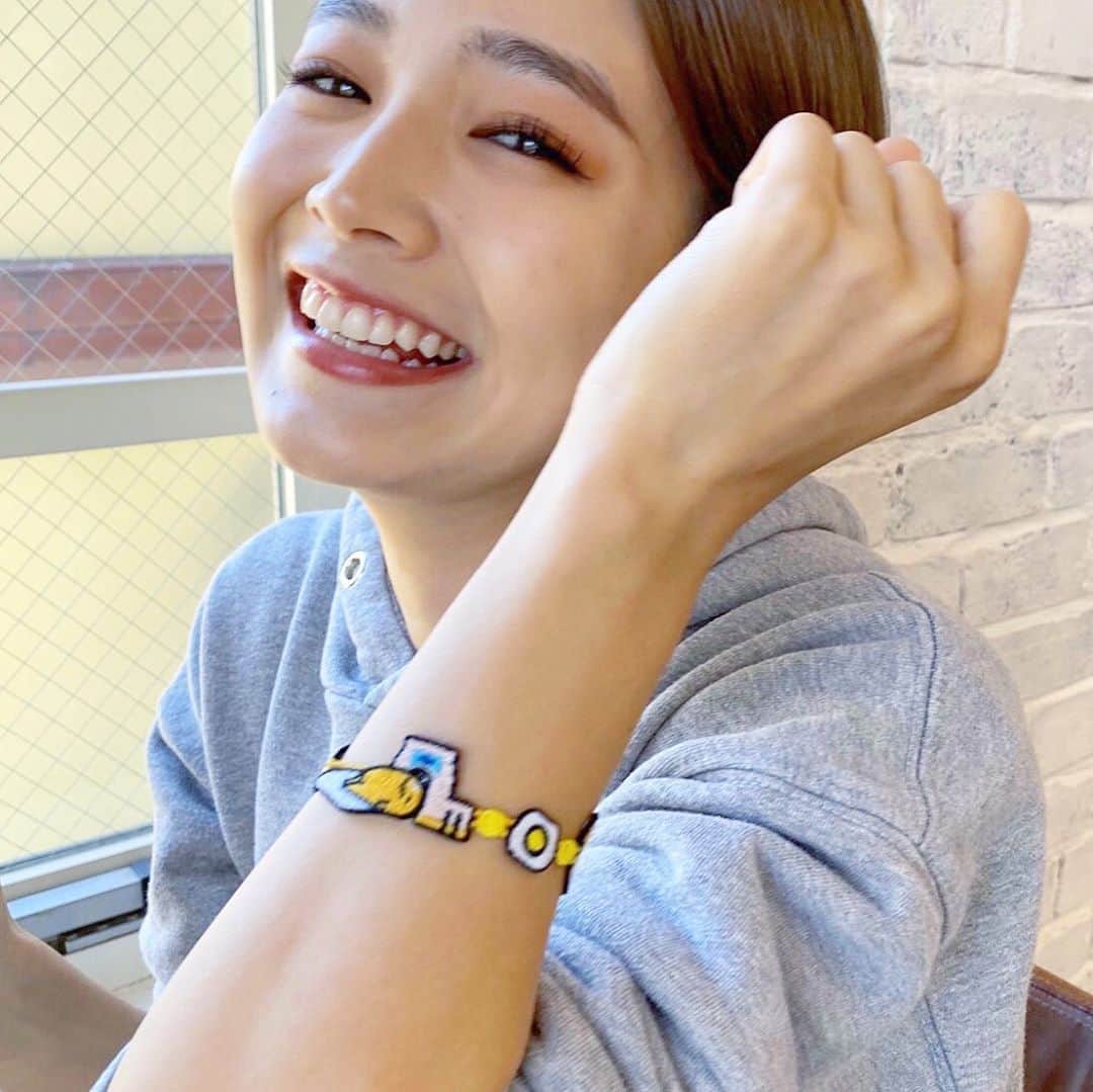 富久美玲のインスタグラム：「_ . ユニバのぐでたまミサンガ＼(^o^)／🍳 お土産で頂きんか！ . 欲しかったけど諦めて買わなかったで まさかの、お土産でもらえて嬉しい🥺 . #usj#お土産#ミサンガ#ぐでたま#gudetama#sanrio」