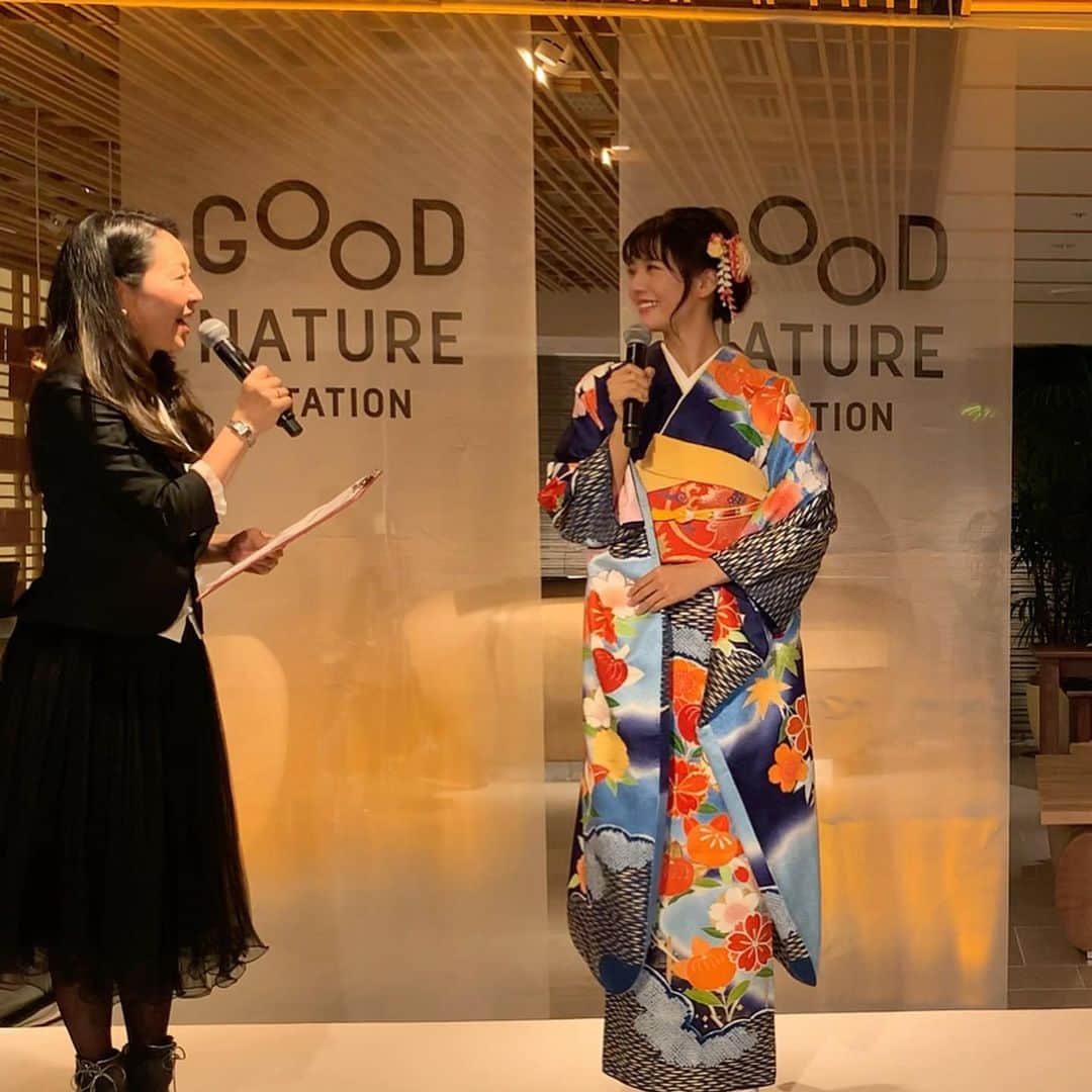 中川可菜さんのインスタグラム写真 - (中川可菜Instagram)「京都・四条河原町に、本日(12/9)オープンした「GOOD NATURE STATION」の開業記念式典に おけいはんとしてゲストで登壇いたしました🎊 ㅤ https://goodnaturestation.com/ ㅤ 木の温もりを感じられて、落ち着くところです。 心にも体にもやさしいって嬉しいですね…🌳🌞 どのフロアも行くのが楽しみです！！ 気になる商品があるので、今度京都に行ったら、五感で味わう食体験もしようかな💭 ㅤ ちなみに、、、 「GOOD NATURE STATION (@good_nature_station)」とは、 祇園四条駅から徒歩約5分のところに「心と体にいいこと、もっと楽しもう」をコンセプトに、 ㅤ 1階のマーケットは、 無農薬の野菜や調味料無添加の素材を使用し、健康志向の食品を商品化したオリジナルフードブランド「SIZEN TO OZEN (@sizen_to_ozen)」や、テイスティングバーなど食のよろこびが溢れるエリア。 ㅤ 2階のガストロノミーは、 四季を五感で味わう特別な食体験ができる「プレミアム・ガストロノミーフロア」。 ㅤ 3階のスタジオは、 自然素材で作られたオリジナルコスメブランド「NEMOHAMO (@nemohamo)」や、 1階にある「RAU PATISSERIE」の美しい菓子たちを、厳選されたドリンクとともに味わえる「体験型ペストリーカフェ」など、心と体に活力をチャージ。 ㅤ 4階は、 さまざまなボタニカルメニューがあるカフェ・レストラン&バー「Hyssop (@hyssop_kyoto)」や、 ㅤ 4〜9階は、 日本の伝統文化を五感で楽しめるホテル「GOOD NATURE HOTEL KYOTO」があります。 9,10枚目は客室の一部の写真です📸 ㅤ #goodnaturestation #goodnaturehotelkyoto #おけいはん #三条けい子 #京阪電車 #京阪 #祇園四条駅 #祇園四条 #四条河原町 #京都 #gionshijo #shijokawaramachi #kyoto #japan」12月9日 11時46分 - nakagawa_kana