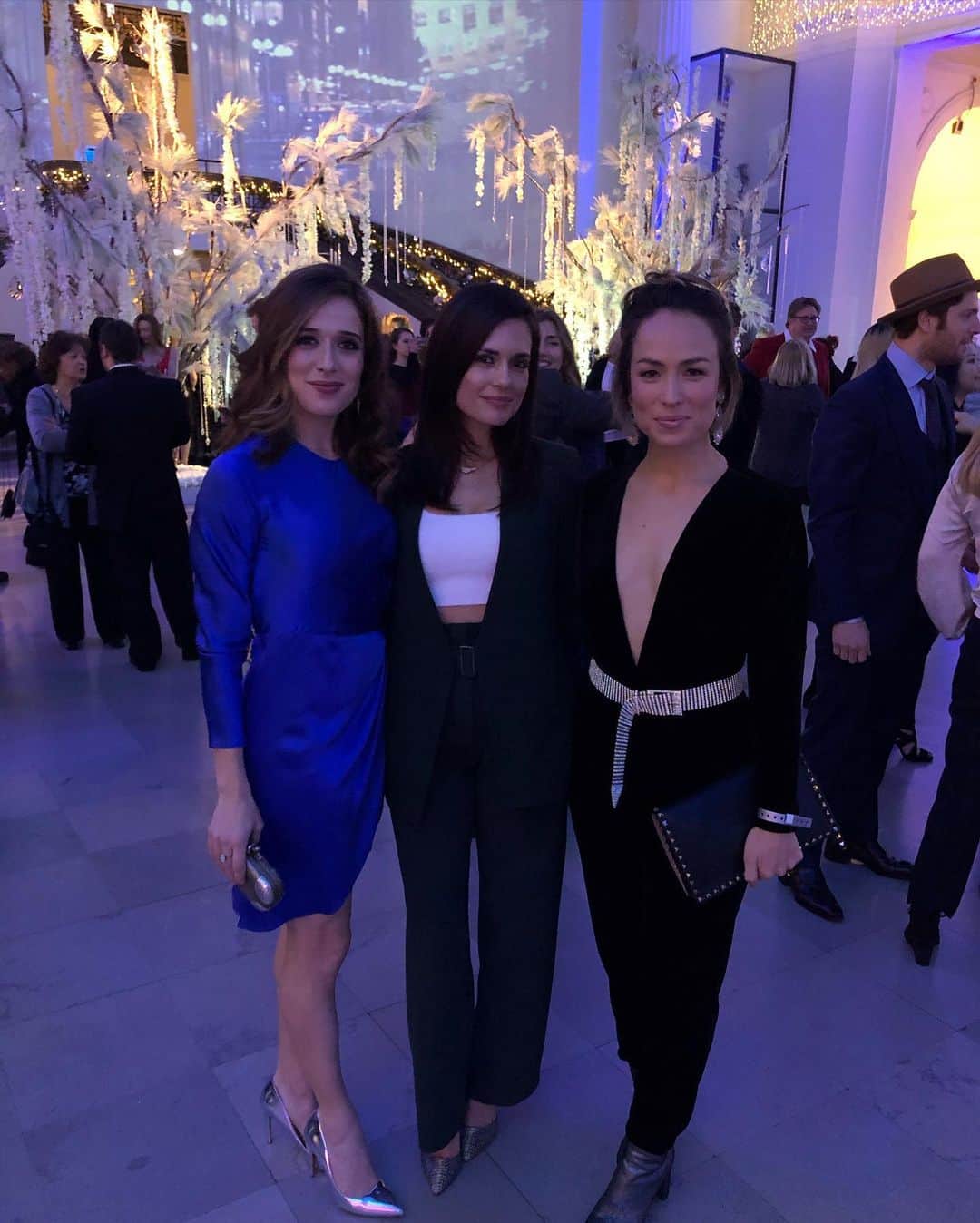 トーレイ・デヴィートのインスタグラム：「I only have this many pictures because my mom was my date. Thanks for taking all these photos, Ma! • • •  Last nights #OneChicago Holiday party was a blast. Thanks @wolfentertainment for throwing such an epic bash! #ChicagoMed #ChicagoFire #ChicagoPD」