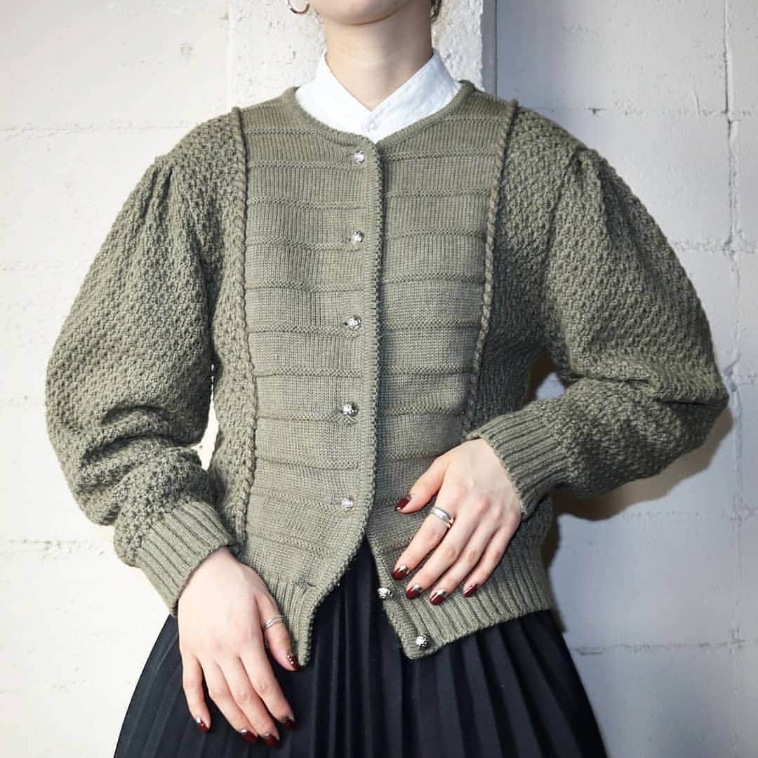 吉祥寺 古着屋 Orfeoのインスタグラム：「Vintage Tyrolean Cardigan  #orfeo #kichijoji #tokyo  #vintage #used #fashion #coordinate #outfit  掲載商品のお問い合わせはメールにて承っております。コメント、DMでのお問い合わせは受け付けておりませんのでご了承ください。」