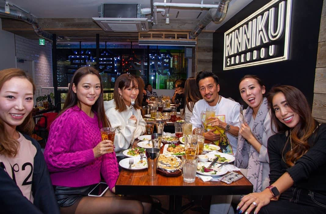 金子賢さんのインスタグラム写真 - (金子賢Instagram)「先週土曜日はサマスタ忘年会😆女子が7割と言う贅沢な忘年会となりました。 男子もったいないぞ‼️笑笑 集まるとあっという間に時間が経ってしまう程楽しかった👍👍 今は自分達で集まってしまう事が多く昔みたいに大所帯にならなくて残念🙍‍♂️🙍‍♀️ 次回があるか分からないけどある時は是非参加して下さい^_^お疲れ様でした また来年大会で‼️ #summerstyleaward #ssa #fitness  #workout #training #bodymake  #サマースタイルアワード #サマスタ #フィットネス #ワークアウト #トレーニング #ボディメイク #fitness #腹筋 #workout  #fitnessstarjapan #fitness」12月9日 12時06分 - kenken1019