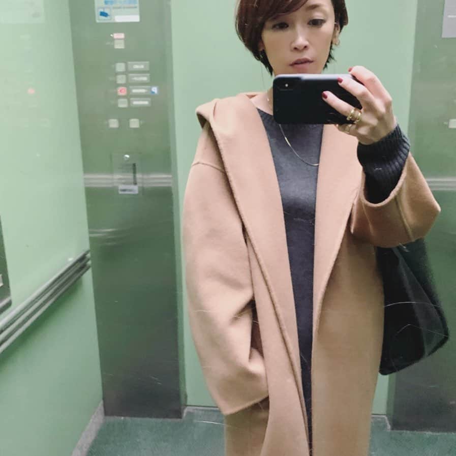 のインスタグラム：「camel×gray 寒い日が続きますね… またまた一週間がんばりましょう!  #outersunset  #アウターサンセット #シンクエンタ #cincuenta」