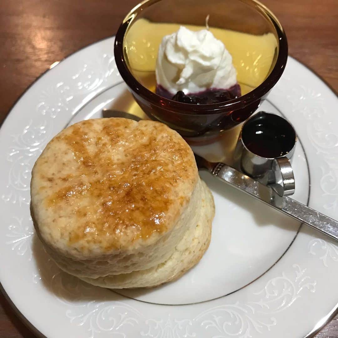三戸なつめさんのインスタグラム写真 - (三戸なつめInstagram)「お仕事で和歌山に来ています♡ ふらっと立ち寄ったカフェのスコーンがすっごく美味しかった🍽 つぎはスフレパンケーキ食べに行きたいなぁ( ◠‿◠ ) #mito_natsume #和歌山カフェ　#cafenostalgia」12月9日 12時30分 - mito_natsume