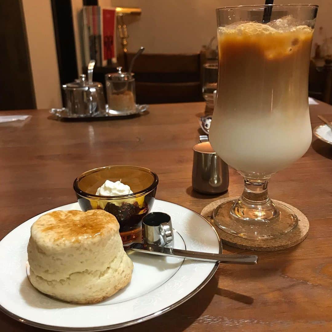 三戸なつめさんのインスタグラム写真 - (三戸なつめInstagram)「お仕事で和歌山に来ています♡ ふらっと立ち寄ったカフェのスコーンがすっごく美味しかった🍽 つぎはスフレパンケーキ食べに行きたいなぁ( ◠‿◠ ) #mito_natsume #和歌山カフェ　#cafenostalgia」12月9日 12時30分 - mito_natsume