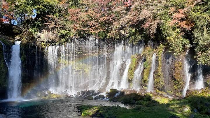 phantastic420のインスタグラム：「. 🤩🤩“Shizuoka” prefecture in Japan is a place where you can see the most “phantastic” Mt. Fuji🗻 in the world.🤩 #富士山 #mtfuji #japan #shizuoka #fujinomiya  #phantastic420photography #mostphantasticmtfuji #selamatpagi  #goodmorning  #おはようございます 😇😇😇😇😇😇😇🗻😇😇😇😇 引っ越してきて初めて下におりてみた🤣富士山見えないので全く興味がなかったですが🌈が出て素敵でした🤣」
