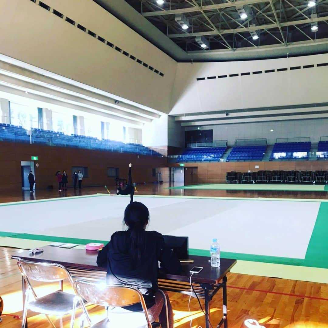 田中琴乃さんのインスタグラム写真 - (田中琴乃Instagram)「【神奈川県講習会】 ・ 基礎と作品練習を✨ ・ 成長を感じられて嬉しい😊 ・ 3枚目は究極の内股が炸裂している私。 ・ ・ #講習会 #神奈川  #新体操  #rhythmicgymnastics  #田中琴乃」12月9日 12時48分 - tanakakotono