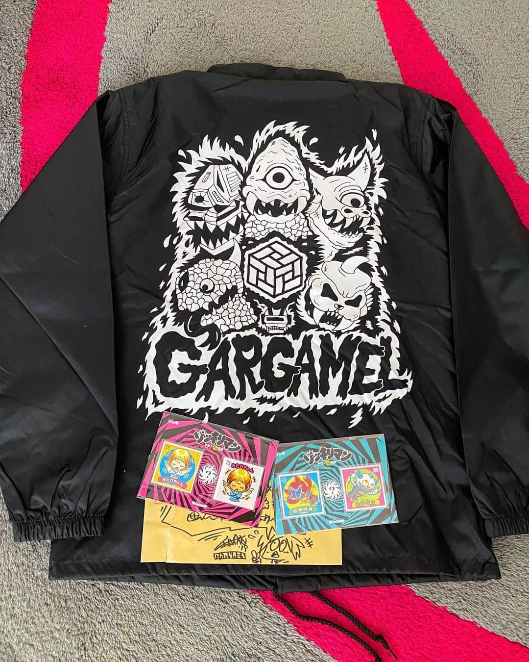 ネゴシックスのインスタグラム：「gargamelの痺れるデザインを担当する CHANMEN氏からコーチJKTとシールを。カッコいい。たまんないっ コーチJKTの実態が無くなるまで着よう シールは玄関のNHKシール横か狂犬病注射済みシール横に貼ろう」