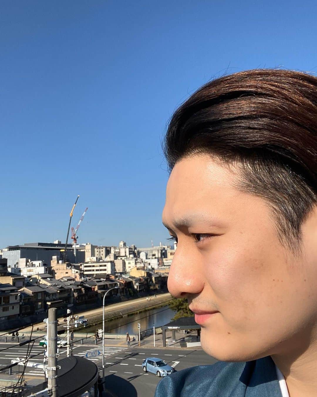 中村隼人さんのインスタグラム写真 - (中村隼人Instagram)「今月は外に出かける時間がないので、暖かい日は屋上に出て気分転換☺️✨ #南座　#中村隼人　#顔見世」12月9日 12時55分 - 1130_nakamurahayato